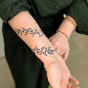 Elegant womens waterproof herbal tattoo sticker fashionable olive leaf temporary tattoo for arms back of hands ankles and collarbones long-lasting for 7-15 days suitable for daily use magic tattoo