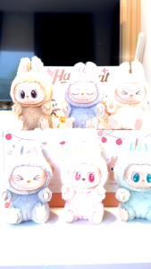 พวงกุญแจ ลาบูบู้เวอร์2 รุ่นนั่ง Labubu V.2 Have a Seat เดอะมอนสเตอร์ มาการอง แขวนกระเป๋าน่ารัก พร้อมส่งในไทย