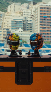 [BrickStory] LEGO Editions McLaren Mastercard F1 Team Helmet - Oscar Piastri (43017) or Lando Norris (43023)