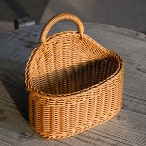 [ในสต็อก]1ชิ้นตะกร้าเก็บแขวนตะกร้าหวายตู้กับข้าวตะกร้าติดผนังพร้อมตะขอตะกร้าตกแต่งสำหรับจัดระเบียบตะกร้าทอขนาดเล็กสำหรับห้องครัวห้องน้ำ