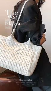 สำหรับผู้หญิงกระเป๋าโท้ทสายโซ่ความจุใหญ่สำหรับเดินทางทำงานแบบใหม่ปี2023 กระเป๋าใบใหญ่สะพายไหล่แบบเรียบหรู กระเป๋าหญิงเกาหลีรุ่นใหม่