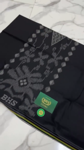 Sarung BHS Cosmo Hitam Polos 01 Gold