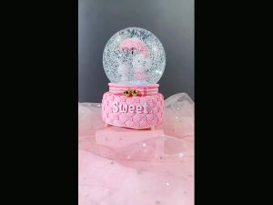 Quả cầu tuyết SANRIO có hộp phát nhạc và đèn phát sáng xinh xắn kèm pin tiện ích