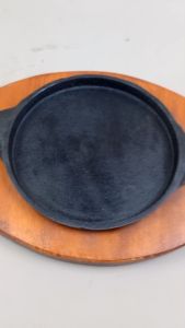 DAPUR LOGAM HOTPLATE STEAK/ CAST IRON / PIRING BULAT TELINGA D 16CM