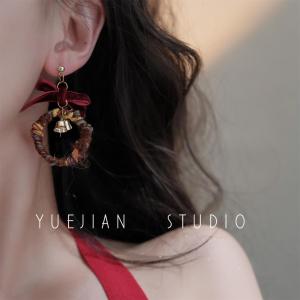 Christmas Bell Ringing Ear Cuffs Plush Autumn Winter Atmosphere Feeling Red Bow Knot Mosquito Coil Tray Ear Clips Fashion Jewelry
