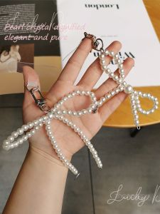 สร้อยคอโทรศัพท์มือถือแบบมีปุ่มห้อยรูปผีเสื้อติดกระเป๋าสุดเก๋ไก๋ สร้อยคอรถยนต์ จี้กุญแจ จี้มือถือสำหรับผู้หญิง ทนทานและแข็งแรง