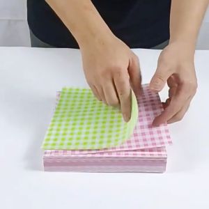 100 Pcs Kertas Roti Motif Wax Paper: Pilihan Terbaik untuk Kemasan Makanan