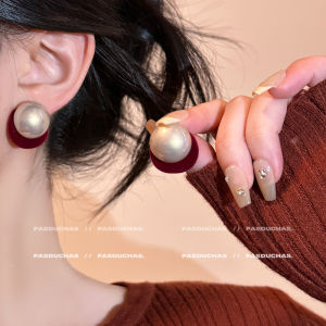 ต่างหูไข่มุกสีแชมเปญหรูหราสำหรับผู้หญิง ต่างหูสีแดงผ้ากำมะหยี่หรูหรา ต่างหูแบบเรียบง่าย เครื่องประดับแฟชั่นฤดูหนาว