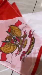 Umbul Umbul Garuda-HIJAU: Dekorasi Tradisional untuk Interior Modern