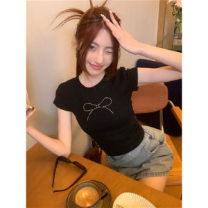 เสื้อยืดแขนสั้นผู้หญิงทรงสลิมฟิต ลายผีเสื้อสีดำ ประดับเพชร เสื้อครึ่งตัว แฟชั่นฤดูร้อน สไตล์อเมริกัน เสื้อครึ่งตัว