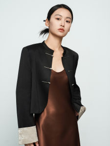 เสื้อแจ็คเก็ตผู้หญิงคอตั้งสีใหม่ฤดูใบไม้ผลิและฤดูร้อน แขนยาว ปกติ ทรงตรง ปกติ สีสันตัดกัน เส้นใยอะซิเตท บาง ลายปัก