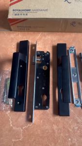 Khóa tay gạt chính hãng Royalhome lắp cho hệ việt pháp.Nhôm hệ vát cạnh. cửa sắt hộpThay cho khóa kinlong