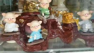 Đế nhiều tầng đặt tượng trang trí để bàntrưng tủ kính