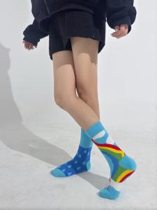 Creative Mismatch Color Couples Street Fashion Mid-Calf Socks