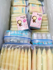 "(กล่องใหญ่พิเศษ) Toddler ถุงเก็บน้ำนมแม่ 9oz รุ่น Smile Jumbo (52 ใบ) ซิปล็อคแน่นสนิท ปลอดภัย ใช้ได้ตั้งแต่แรกเกิด–4 เดือน"