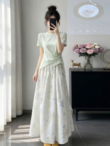 Ge·an·fei | Stylish Asymmetric New Arrival Tshirt and Floral Skirt Set