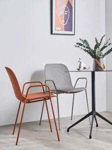 Nordic Style Hollow out Back Iron Art Chair Creative Outdoor Casual Chair Milk Tea Shop Bar Stool Popular Coffee Shop Dining Chair