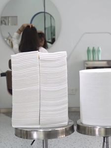 ผ้าขนหนูใช้แล้วทิ้งจำนวนมาก ผ้าขนหนูอาบน้ำ   ร้านเสริมสวย ร้านตัดผม ผ้าเช็ดตัว ผ้าไม่ทอสำหรับทำผม