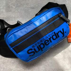 มาใหม่!! คาดเอว คาดอก กันน้ำ Superdry สวยจตรงปก ถ่ายรูปเอง ส่งจากไทย