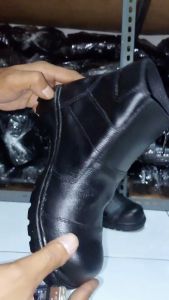 Sepatu Boots Kickers Zippers & Safety Resleting Ujung Besi Kulit