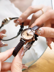 Sunlifex Jam Tangan Wanita Anggun Mode Kasual Penunjuk Tali Kulit Jam Tangan Cewek Original 3342