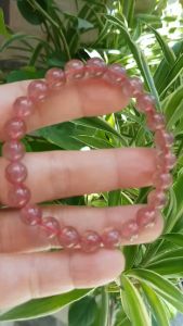 ✨💦✨Vòng tay phong thủy đá THẠCH ANH DÂU HỒNG size hạt 8mm tự nhiên NỮ mệnh HOẢ mệnh THỔ may mắn tốt sức khỏe công việc có 450k ạ