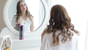 เครื่องม้วนผมอัตโนมัติ 2700mAh ที่ม้วนผมไฟฟ้า USB แบบชาร์จไฟได้ LCD เครื่องม้วนผมไร้สายใช้ในบ้าน