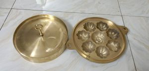 Khuôn bánh thuẫn 8 bánh lớn bằng đồng