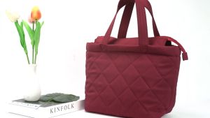 กระเป๋าถือแฟชั่น  ดีไซส์สวยเรียบ หรูดูดี น้ำหนักเบา ใช้งานสะดวก มีซิปรูป ความละเอียด 255 ตัวชี้คำ