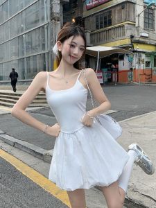 ชุดเดรสสายเดี่ยวสไตล์บัลเล่ต์สีขาว กระโปรงทรงบานเข้ารูป กระโปรงสั้น ชุดเดรสผู้หญิง ฤดูใบไม้ร่วง 2025 ชุดเดรสแขนสั้น ชุดเดรสแขนกุด