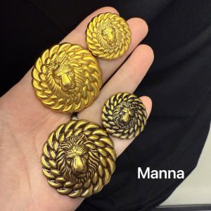 กระดุมประดับเสื้อแจ็คเก็ตสไตล์สี่เหลี่ยมปูนหัวเสือ 3 มิติ Manna ระดับไฮเอนด์ สไตล์คลาสสิก เสื้อผ้าผู้ชาย กระดุมตกแต่ง