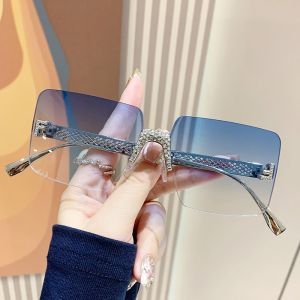 แว่นกันแดดทรงสี่เหลี่ยมเหลี่ยมขอบโลหะประดับเพชร F เล�รูปตัวอักษร F แว่นกันแดดแฟชั่นสำหรับผู้หญิง