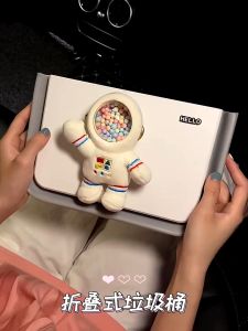 Khay đựng đồ treo sau ghế xe ô tô  cài ghế ô tô sang trọng họa tiết phi hành gia - Hộp đựng đồ treo sau ghế xe hơi