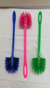 แปรงล้างห้องน้ำ แบบหัวกลม ด้ามจับพลาสติกหนาแข็งแรง ขนยาวทนทาน (คละสี)