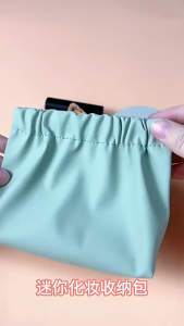 กระเป๋าสตางค์ หนัง PU แบบพกพา กะทัดรัด คุณภาพสูง ป้องกันรอยขีดข่วนและกันน้ำ สําหรับใส่เหรียญ ลิปสติก เครื่องสําอาง กุญแจ