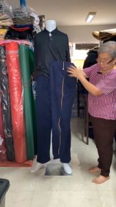 กางเกงวอร์มขายาว สีกรมท่า แบบ ถ้าที่มีแถบสีเหลืองด้านข้าง