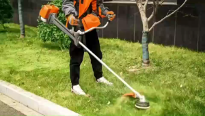 เครื่องตัดหญ้า 2 จังหวะ กำลัง 2.9 แรงม้า ยี่ห้อ Holzfforma รุ่น FF450 มาตราฐานยุโรป TUV GS และ CE (รับประกัน 1ปี)