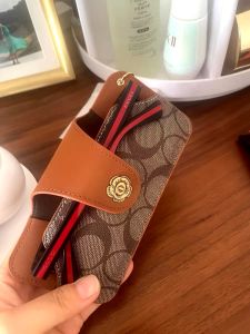 Portable Retro Womens Sunglasses Case Leather Protective Cover Fashion Eyeglasses Bag for Myopia Eyes Zippos/Swiss Army Knives