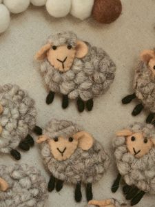 Handmade Wool Felt Pin Cute Cartoon Plush Pin Sheep Badge Couple Accessories Heart Shaped Fashionable Korean Style Jewelry