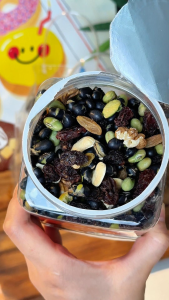 Mr. Squirrel Mixed Nut 6in1 400g Walnuts almonds cashews raisins cranberries pumpkin seeds
