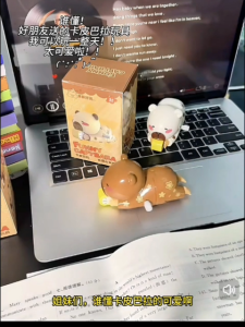 Random Kuromi & Capybara Childrens Clockwork Toy Fun Gifts Cartoon Toys Push Wind Up Toys 酷洛米卡皮巴拉机械发条跳跳玩具 *READY STOCK*