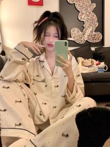 ชุดนอนแขนยาวลายหมาสุนัขการ์ตูนน่ารัก ชุดนอนผู้หญิงฤดูใบไม้ผลิและฤดูใบไม้ร่วง ชุดนอนผ้าฝ้ายผสมโพลีเอสเตอร์ 2 ชิ้น