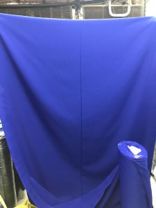 ผ้าเมตร ทำฉากถ่ายรูป🎥สีน้ำเงิน เมตรละ80บาทผ้าเนื้อดี ทิ้งตัวอย่างดี ไม่มีรอยต่อ ไม่เย็บขอบ (ซักได้ รีดได้)