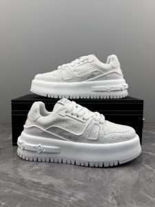 Mens Fashionable Casual Sports Shoes Autumn 2025 New Style Thick Bottom Heightening Lightweight Luxury White Board Shoes