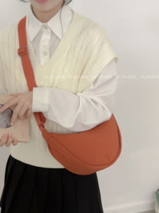 Womens Casual Dumpling Shaped down Shoulder Crossbody Bag Autumn Winter New Style Nylon Material Zipper Closure Pure Color