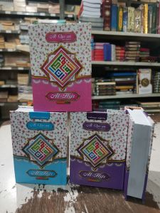 Al Quran saku ukuran kecil. T. 11cm L. 8cm.