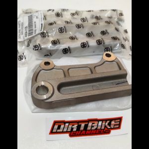 Breket Dudukan Kaliper Belakang DTRACKER 150 NEW ORIGINAL KAWASAKI