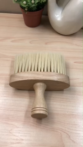 แปรงปัดเศษผม ด้ามไม้ บาร์เบอร์ช่วยปัดเศษผมบนศรีษะ ใบหน้าและลำคอ ด้ามจับสีไม้โอ๊ค ตรงปก ส่งเร็ว