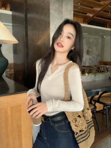 ALOHA LU | Áo Thun Knit Cổ V Tay Dài Ôm Sơ Mi