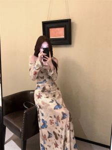 ชุดเดรสยาวทรงเอเอวสูงสไตล์ฝรั่งเศสย้อนยุคสำหรับผู้หญิงในฤดูใบไม้ร่วงและฤดูหนาว ชุดเดรสยาวคลุมเข่าทรงเอเอวสูง